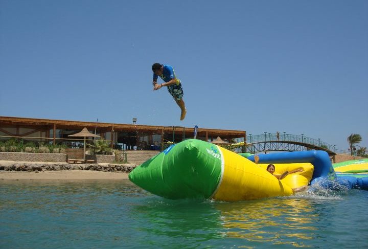 sea-jump-parc-aquatique-structures-gonflables-barcares-pyrénées-orientales-paddle-canoe-geant-loisir-activité-famille-eau-plage